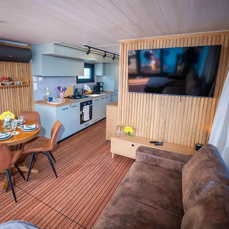 Naturerlebnis Hausboot Frigga Woma Båthotell *